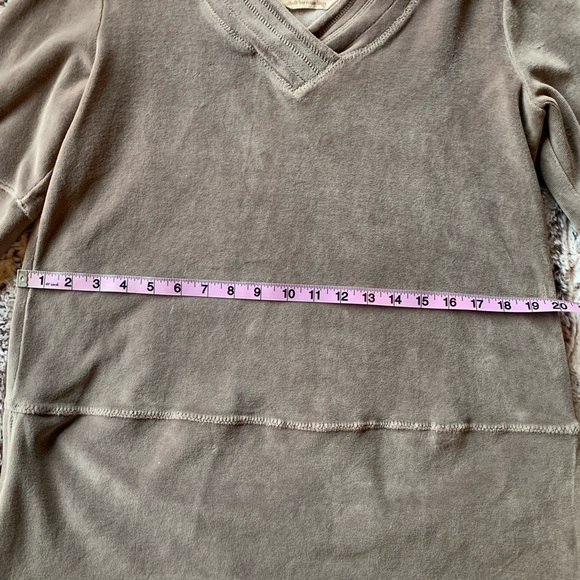 XS Soft Surroundings Velvet Gray/Taupe Pullover - Picture 6 of 6